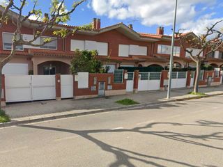 Casa adossada a Salvador espriu 79. Casa adosada en riudoms