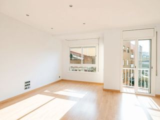 Piso en Avenida de cornellà 117. Piso en espluguess de llobreget, amplio, luminoso y con muy buen