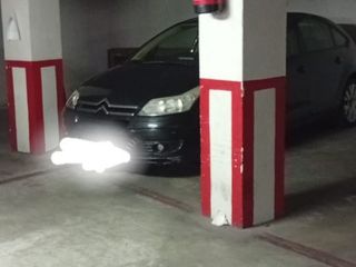 Aparcament cotxe a Calle hospital  20. Venta de garaje