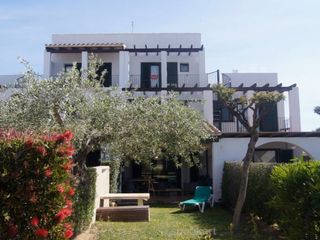 Casa bifamiliare in Carrer xaloc 54. Lugar único