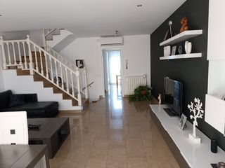 Casa a schiera in Calle mayor 82. Bonito adosado en la urbanización la rosaleda de sant fruitós de