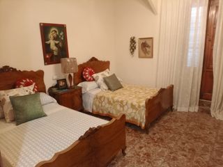 Bauernhof in Carrer baronia 13. Casa rustica o regional en venta con bajo comercial y salida a t