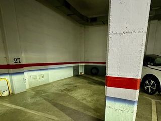 Aparcament cotxe a Vicenç zenon i biosca 2. Parking grande ( coche+moto)