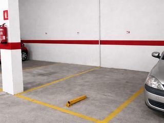 Autoparkplatz in Avenida marysol 20. Venta de plaza de garaje en urbanización don joaquín, benalmáden