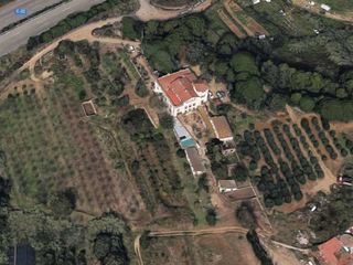 Masia a C/ afores llevant 71. Masia amb 6,4 hectàrees de terreny a arenys de mar (can fassines