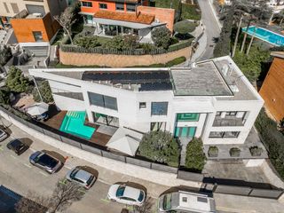 Casa in Avenida josep irla 49. Casa