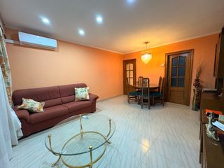 Etagenwohnung in Ramon berenguer -. Piso en venta