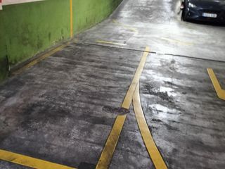 Lloguer Aparcament cotxe a Portolá 22. Parking coche mediano/grande de acceso fácil sin plazas colindan