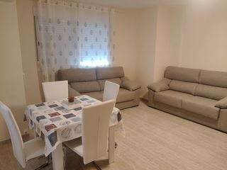 Affitto Appartamento in Carrer 9 d'octubre 28. Piso de 3 habitaciones dobles a 150m de la playa en benicarló.