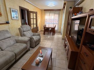 Miete Etagenwohnung in Calle beniajan 3. Alquiler