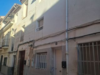 Casa aparellada a San roque 32. Oportunidad