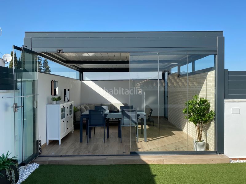Foto 66c69a28-60e8-4f59-b572-de41dd7905fb. Piso en estacion de tranvias 1 piso 2ª planta de 70 m² con espectacular terraza privada 60 m² y pérgola bioclimática junto al metro – garaje, trastero y piscina en Gabias (Las)