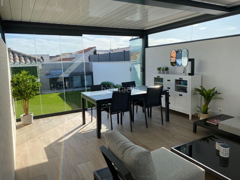 Foto 75f824a4-fbb3-403a-84c2-92d34fe6036c. Piso en estacion de tranvias 1 piso 2ª planta de 70 m² con espectacular terraza privada 60 m² y pérgola bioclimática junto al metro – garaje, trastero y piscina en Gabias (Las)