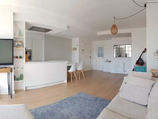 Location Appartement à Joan reglà 12. Piso de diseño con sol todo el día.