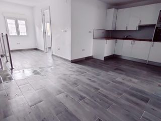 Casa adossada a Calle granada 8. Dos apartamentos totalmente independientes con entradas separada