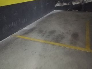 Miete Autoparkplatz in Calle de eulogio pedrero 1. Alquiler plaza de garaje villa de vallecas