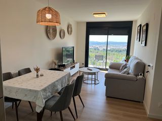 Pis a Carrer d’austria 9. Piso semi nuevo en can gambús