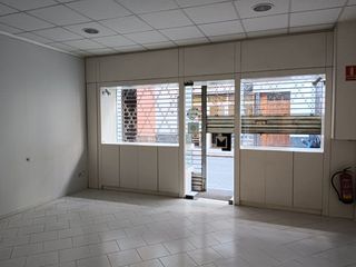 Lloguer Local Comercial a Desclapers 10. Local en pleno centro