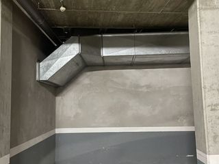 Lloguer Aparcament cotxe a Paisos catalans 28. Plaza de parking amplia para coche grande