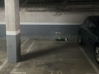 Miete Autoparkplatz in Carrer de la fontsanta 22. Plaza de parking amplia para coche grande