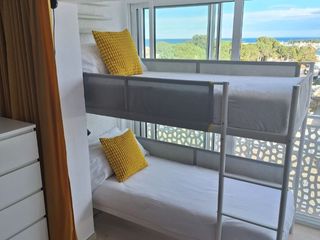 Estudi a Lleida 35. Vendo estudio reformado con vistas a l'escala.