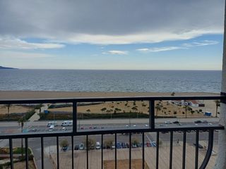 Apartamento en Delta muga 12. Vista mar piso todo nuevo