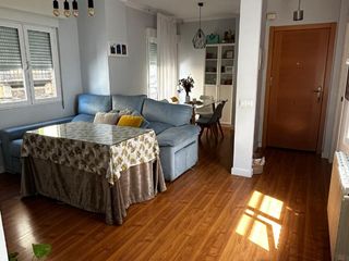 Pis a Francisco pizarro 8. Se vende piso reformado en casco antiguo