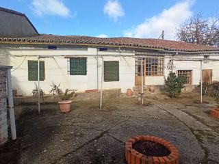 Masia a C/ villar 8. Parcela urbana de 953 m² con casa tradicional para rehabilitar j