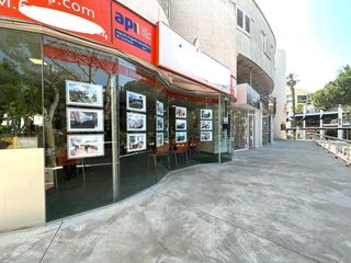 Lloguer Local Comercial a Av s´agaró 89. Local en pleno centro comercial