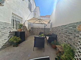 Appartement à Avenida de la libertad 76. Espectacular bajo con patio privado