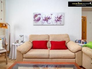 Alquiler Piso en Calle sierra faladora 6. Piso muy bonito, luminoso, con una cocina y un salón comedor gra