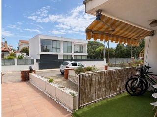 Casa adosada en Calle sant pere pescador  22. Luminosa y acogedora casa a pocos metros de la playa en cambrils