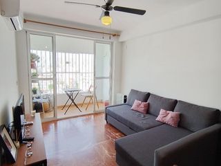 Pis a Rafael laffon 12. Piso luminoso y reformado con 3 habitaciones,  ascensor y  buena