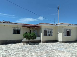 Chalet à Calle forcall 16. Propiedad con dos casas independientes el campello
