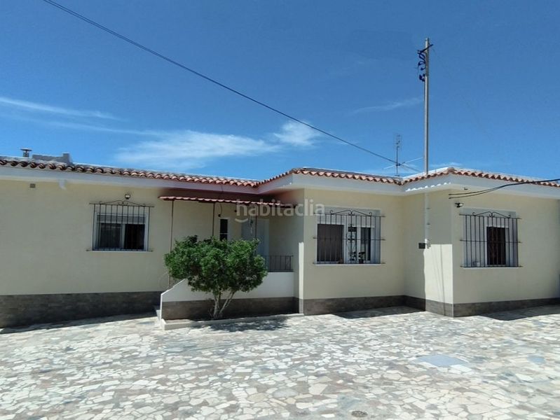 Foto 406bfb8f-febe-43e6-9a01-6d7b9c72fdd3. Xalet a calle forcall 16 a Pueblo Español-Coveta Fumá Campello (el)