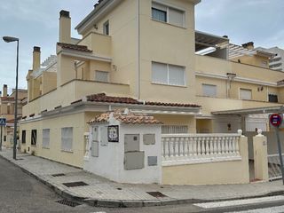 Casa adosada en Pineda  14. Magnífica casa adosada. venta entre particulares si eres inmobil