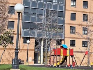 Location Appartement à Calle fuente del caño 10. Se alquila magnífico piso muy soleado en una zona tranquila y ag