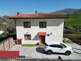 Casa in Barrio villar 11. Casa lista para entrar a vivir con 2900 m2 urbanos residencial