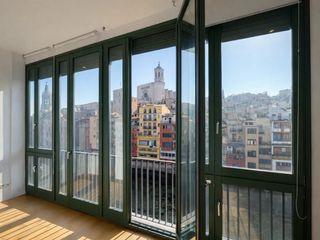 Rent Flat in Plaça independencia  12. ? pis únic a girona: llum a dojo, vistes de postal i espais ampl