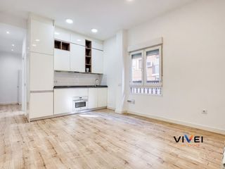 Piso en Linneo 20. Luminoso piso exterior reformado con diseño moderno y domótica e