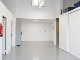 Geschäftsraum in Calle joan miró 5. Local con potencial para cambio de uso y gran amplitud