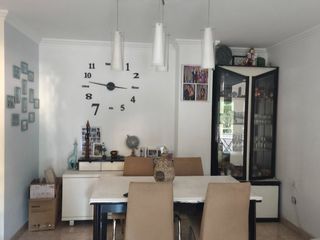 Pis a Beat francesc castelló aleu 19. Piso bien situado,