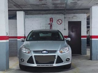 Car parking in Avinguda eramprunyà  77. Amplio parking en avinguda eramprunyà