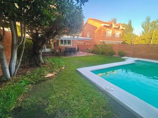 Chalet in Calle madeira 25. Particular vende en señorio de illescas