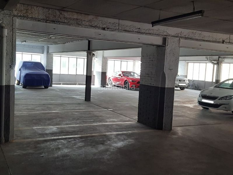 Foto 1921f8fc-7d8f-4822-ac69-2c871130b133. Local comercial a progres 23 a Ripoll