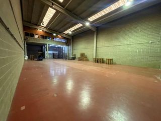 Miete Fabrikhalle in Carrer ceramica 4. Alquiler nave indusrtial muy bbien situada