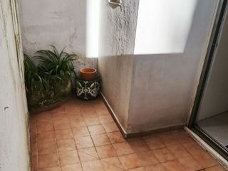 Planta baja en Torrent de les flors 115. Habitatge amb pati, altells i gran potencial a gràcia