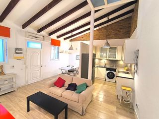 Planta baja en Espronceda 109. Encantadora casita reformada y amueblada en poblenou !!