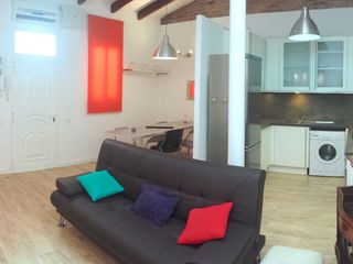 Erdgeschoss in Espronceda 109. Encantadora casita reformada y amueblada en poblenou