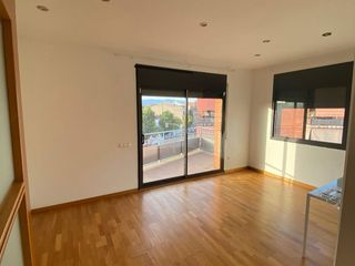 Rent Flat in Carrer de catalunya 175. Piso en el centro de la roca